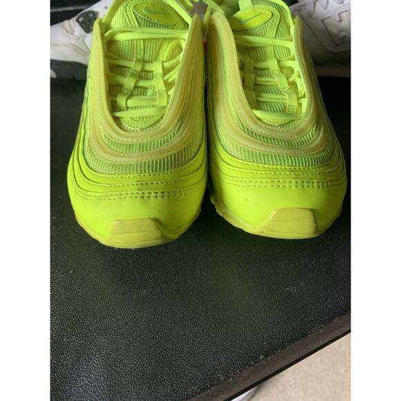CW7028-700 Nike Air Max 97 SE Retro Triple Volt Green Neon US 10 Women’s Used - Picture 5 of 8